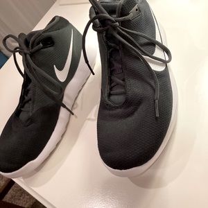 black nike cloud foam basketball shoes